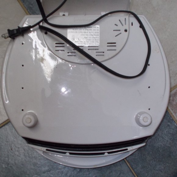 Large George Forman Grill w/o drip dish. Large family size approximately 14x14" - Picture 4 of 5